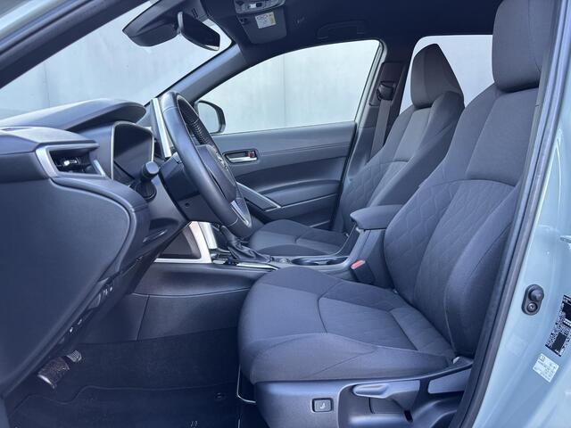 Toyota COROLLA Cross Hybrid 140 Style Automaat / Adaptieve Cruise / Apple carplay & Android auto / Elektrische Achterklep / Stuur-, stoel- en voorruitverwarming / Navigatie / Camera / Keyless / Draadloze telefoonlader /