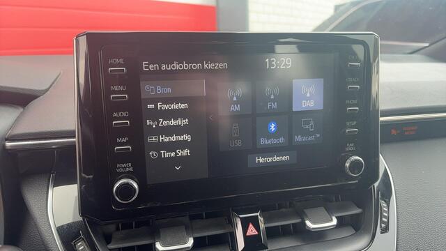 Toyota COROLLA Touring Sports 1.8 Hybrid Business TREKHAAK / CAMERA / CARPLAY / CLIMA / ACC / BLUETOOTH / DAB+ / NL-AUTO