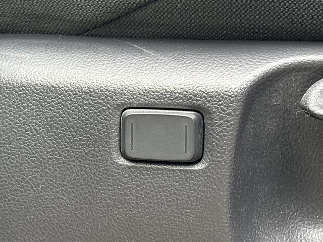 Toyota COROLLA Cross Hybrid 140 Style **DODEHOEK DETECTIE/ PARKEERSENSOREN/ KEYLESS**