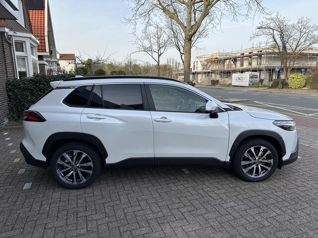 Toyota COROLLA Cross 2.0 High Power Hybrid Style 200 trekhaak / all-season banden / Apple Carplay / Android Auto / Stoel- en stuurverwarming / Dodehoekdetectie / Parkeersensoren voor en achter / Toyota 10 jaar garantie programma / Toyota Pechhulppas / rijklaarprijs