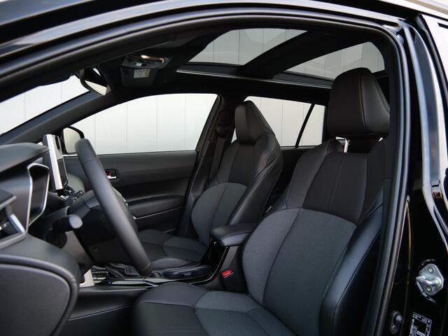 Toyota COROLLA Cross Hybrid 140 Pk Automaat Style Navigatie / DAB / Apple Carplay / Camera / Pano-dak / Winterpakket