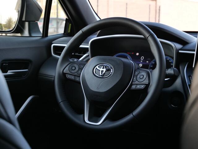 Toyota COROLLA Cross Hybrid 140 Pk Automaat Style Navigatie / DAB / Apple Carplay / Camera / Pano-dak / Winterpakket