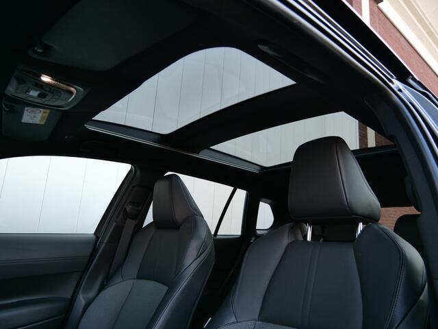 Toyota COROLLA Cross Hybrid 140 Pk Automaat Style Navigatie / DAB / Apple Carplay / Camera / Pano-dak / Winterpakket