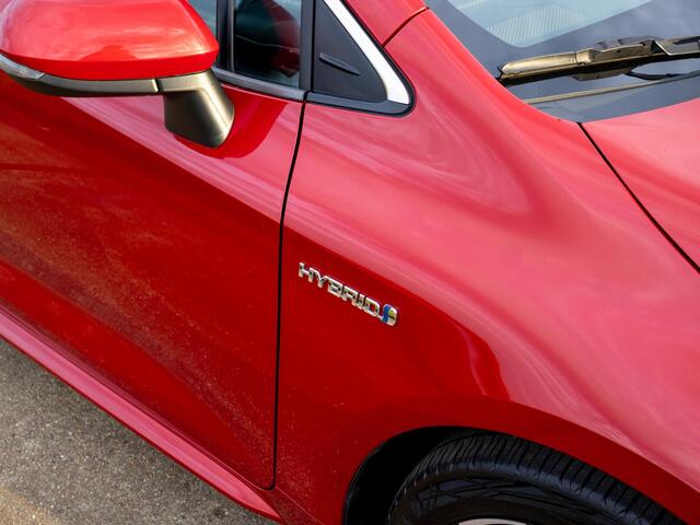 Toyota COROLLA Touring Sports 1.8 Hybrid Business Plus LED Stoelverwarming 17"