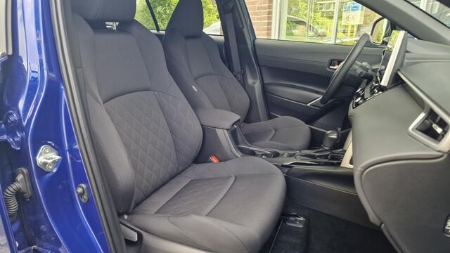 Toyota COROLLA Cross Hybrid 140 Style, PDC, Stoel & Stuur verw, BSM