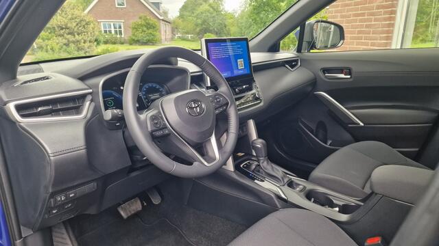 Toyota COROLLA Cross Hybrid 140 Style, PDC, Stoel & Stuur verw, BSM