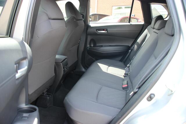 Toyota COROLLA Cross 2.0 Style Hybrid 200 | Elektrische klep | Draadloze lader | Parkeersensoren voor |