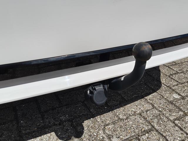 Toyota COROLLA Touring Sports 1.8 Hybrid Dynamic | Trekhaak | Stoelverwarming | Apple Carplay
