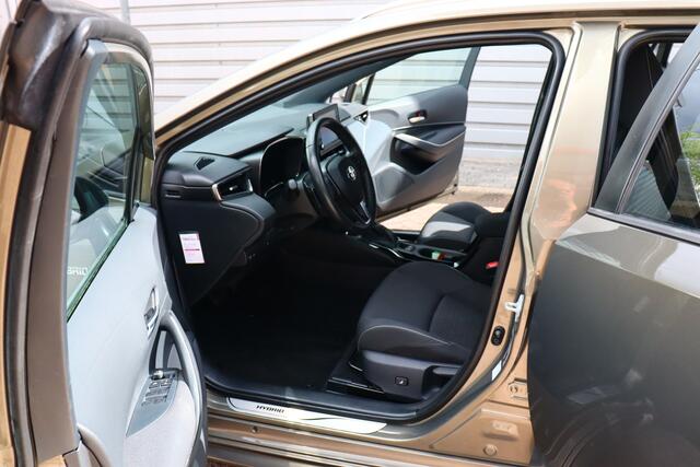 Toyota COROLLA Touring Sports 2.0 Hybrid Business Plus O.a: ACC, Clima, Carplay, Stoelverw, Camera, Etc. All-in prijs!