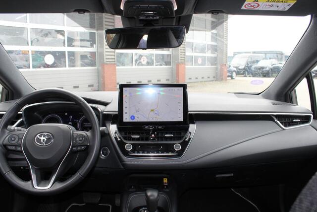 Toyota COROLLA Touring Sports 1.8 Hybrid First Edition | Trekhaak | Adaptieve Cruise Control | Stoelverwarming | 17 Inch Lichtmetalen Velgen | Electrische achterklep