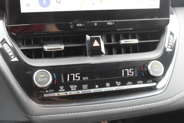 Toyota COROLLA Touring Sports 1.8 Hybrid First Edition | Trekhaak | Adaptieve Cruise Control | Stoelverwarming | 17 Inch Lichtmetalen Velgen | Electrische achterklep