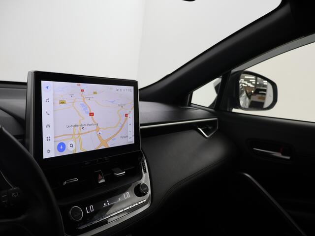 Toyota COROLLA Cross 2.0 High Power Hybrid First Edition | Dodehoekdetectie | Stoelverwarming | Elektrische achterklep | Trekhaak | Parkeersensoren voor+ achter | Adaptive Cruise Control | Apple Carplay/Android Auto |