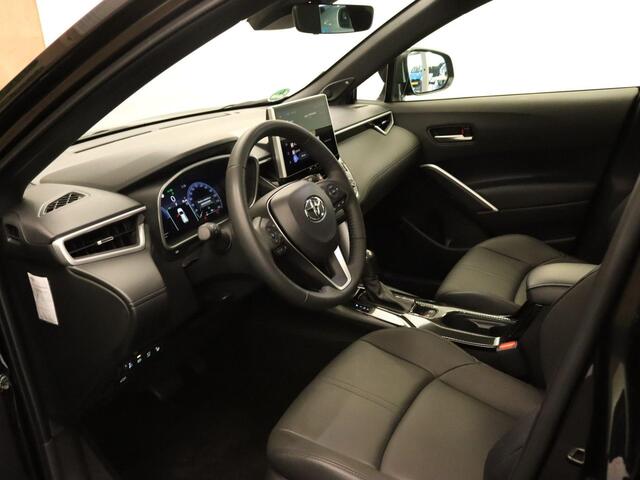 Toyota COROLLA Cross Hybrid 200 STYLE - ORIGINEEL NEDERLANDE AUTO - ELEKTRISCHE ACHTERKLEP - KEYLESS ENTRY/START - DODEHOEKDETECTIE - VOORSTOELEN VERWARMD - STUURVERWARMING - AIRCO AUTOMATISCH - CRUISE CONTROL ADAPTIEF - PANORAMADAK