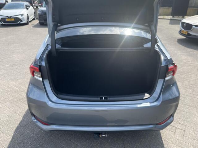 Toyota COROLLA 1.8 Hybrid First Edition | Trekhaak | Navigatie | Apple CarPlay/Android auto | Achteruitrijcamera