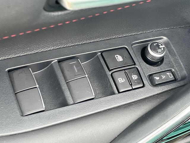 Toyota COROLLA Hybrid 140 GR Sport | Super green met zwart dak | Carplay | Parkeersensoren | 18 inch LM-velgen |