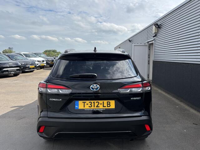 Toyota COROLLA Cross 2.0 High Power Hybrid First Edition Nieuw geleverd, 1e eign. Stoelverwarming, Dodehoekdetectie, Elek. achterklep, LMV, Navigatie, All-season banden, Parkeersensoren voor + achter