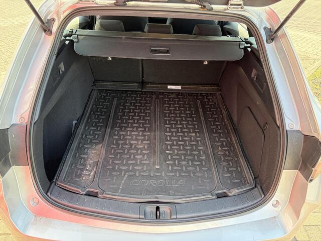 Toyota COROLLA Touring Sports 2.0 Hybrid Business Intro