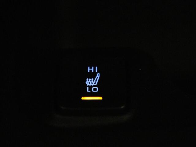 Toyota COROLLA 2.0 Hybrid First Edition | Stoel & stuurverwarming | Navigatie | Carplay | Adaptive cruise | Full LED | Camera | Climate control | Bluetooth