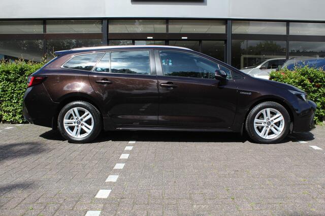 Toyota COROLLA Touring Sports 1.8 Hybrid First Edition Plus | Rijklaar | HUD | Apple/Android | Stoel/Stuur-verw. | Adap. Cruise | DAB+ | Clima