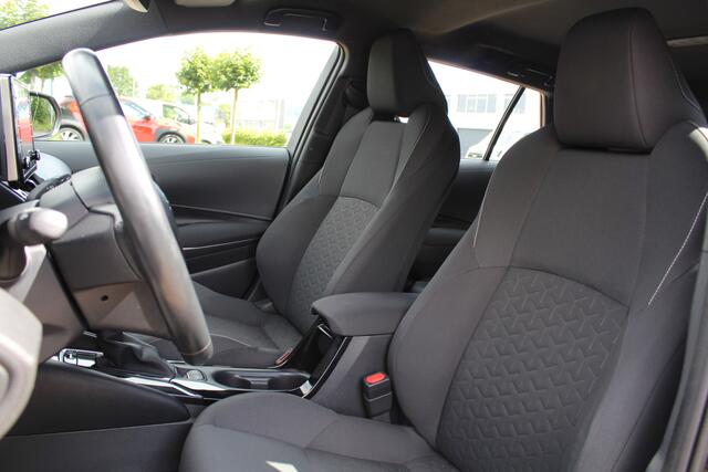 Toyota COROLLA Touring Sports 1.8 Hybrid First Edition Plus | Rijklaar | HUD | Apple/Android | Stoel/Stuur-verw. | Adap. Cruise | DAB+ | Clima