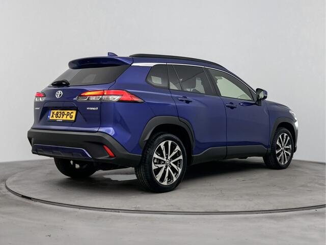 Toyota COROLLA Cross Hybrid 140 Business Plus | Dodehoek detectie | Stoelverwarming | Parkeersensoren voor+achter | Elektrische achterklep | Draadloze telefoonlader | Half lederen bekleding |