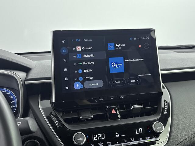 Toyota COROLLA Cross Hybrid 140 Business Plus | Dodehoek detectie | Stoelverwarming | Parkeersensoren voor+achter | Elektrische achterklep | Draadloze telefoonlader | Half lederen bekleding |