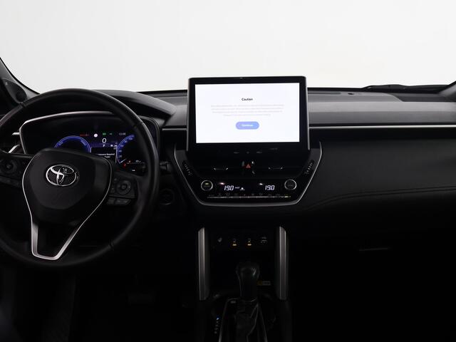 Toyota COROLLA Cross 2.0 High Power Hybrid Launch Edition | BTW voertuig | JBL | 360 Camera | Elektrisch verstelbare stoel | Lederen bekleding | Stoel+stuurverwarming | Parkeersensoren voor+achter met assistent | Elektrische achterklep |