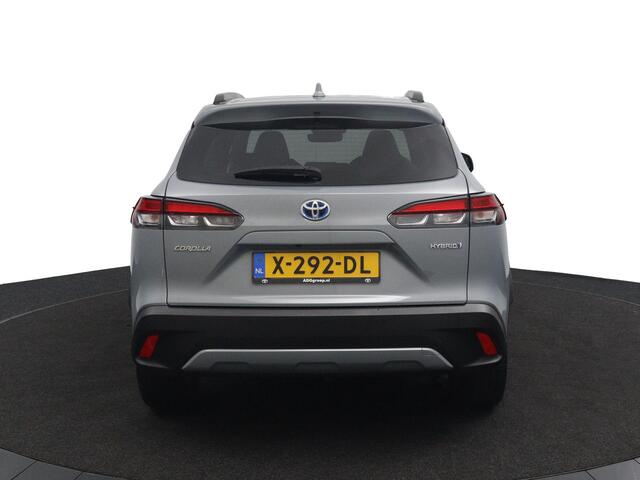 Toyota COROLLA Cross Hybrid 200 Style | Alcantara Bekleding | Led Verlichting | Navigatie | Keyless Entry |
