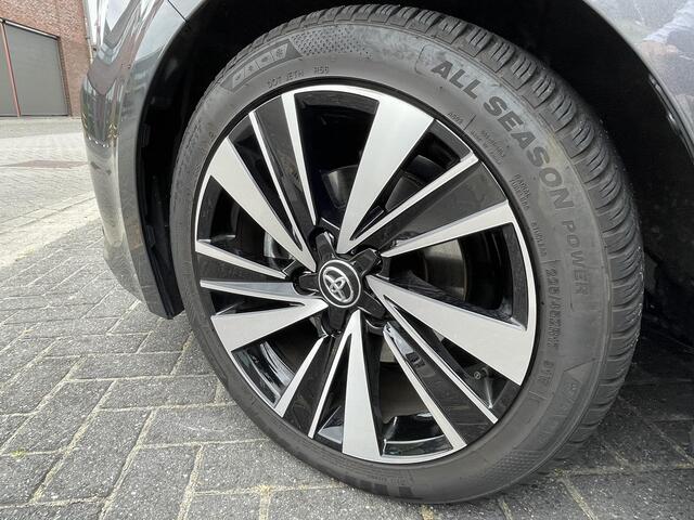 Toyota COROLLA Touring Sports Hybrid 140 Dynamic Plus, Parkeersensoren Voor en Achter, Winterpakket Electr achterklep, 15.000 KM, All Season banden