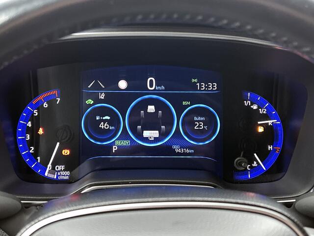 Toyota COROLLA Touring Sports 1.8 Hybrid Executive Bi-Tone | Dealer onderhouden | Head-Up display | Dodehoek detectie | Parkeersensoren voor+achter met assistent | elektrische achterklep | Stoelverwarming | Draadloze telefoonlader |
