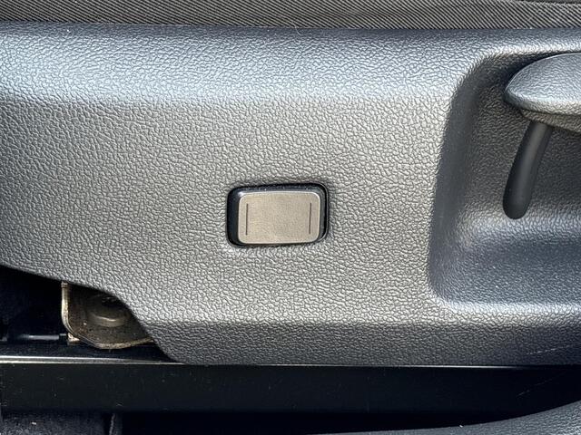 Toyota COROLLA Hybrid 140 GR Sport **DODEHOEK DETECTIE/ STOELVERWARMING/ KEYLESS**
