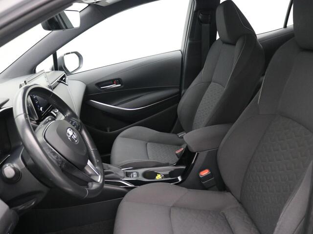 Toyota COROLLA 1.8 Hybrid Active Automaat / Apple CarPlay & Android Auto / Historie aanwezig / Trekhaak afneembaar / Parkeersensoren voor & achter / Navigatie / Adaptieve Cruise Control / Airco Climate Control / LMV /