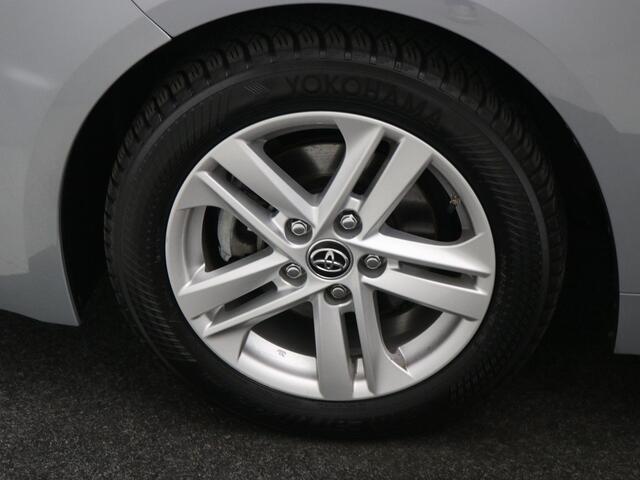 Toyota COROLLA 1.8 Hybrid Active Automaat / Apple CarPlay & Android Auto / Historie aanwezig / Trekhaak afneembaar / Parkeersensoren voor & achter / Navigatie / Adaptieve Cruise Control / Airco Climate Control / LMV /
