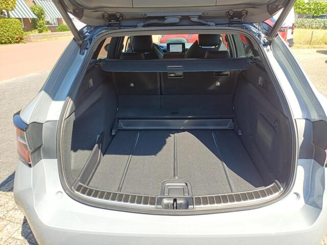 Toyota COROLLA Touring Sports 2.0 Hybrid Executive