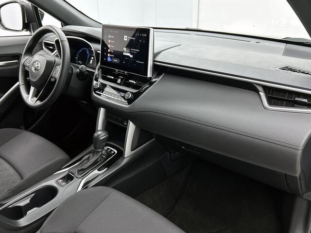 Toyota COROLLA Cross Hybrid 140 Style | BTW voertuig | Dodehoek detectie | Parkeersensoren voor+achter | Elektrische achterklep | Navigatie | Apple CarPlay/Android Auto | Cruise Control Adaptive | Achteruitrijcamera |