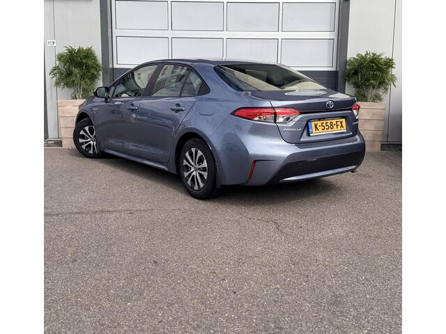 Toyota COROLLA 1.8 Hybrid Business Intro / Camera / Leer / Cruise / ECC / LED / 4 x stoelverwr