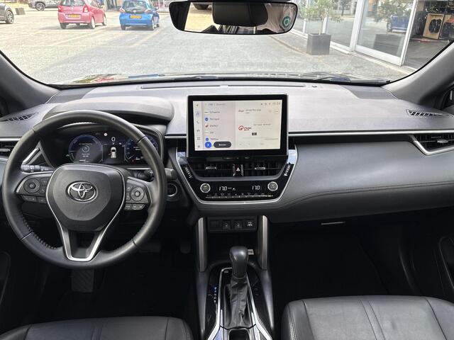 Toyota COROLLA Cross 2.0 High Power Hybrid First Edition **DODEHOEK DETECTIE/ STOELVERWARMING/ KEYLESS**