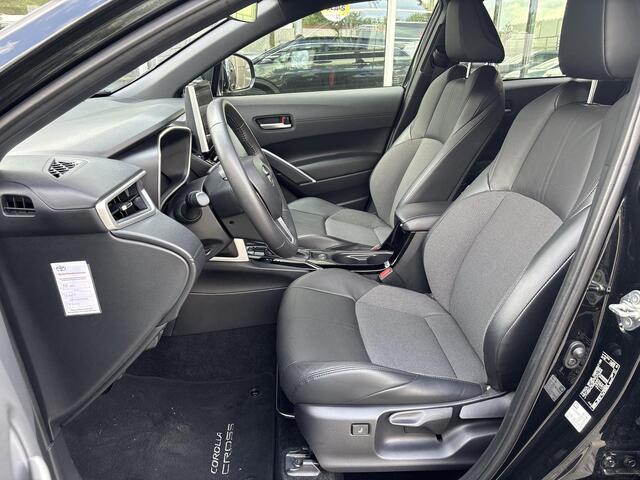 Toyota COROLLA Cross 2.0 High Power Hybrid First Edition **DODEHOEK DETECTIE/ STOELVERWARMING/ KEYLESS**