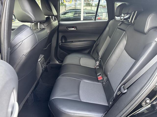 Toyota COROLLA Cross 2.0 High Power Hybrid First Edition **DODEHOEK DETECTIE/ STOELVERWARMING/ KEYLESS**