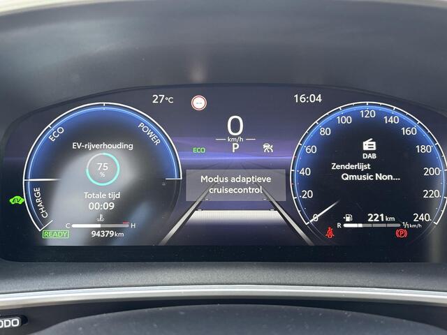 Toyota COROLLA Cross 2.0 High Power Hybrid First Edition **DODEHOEK DETECTIE/ STOELVERWARMING/ KEYLESS**