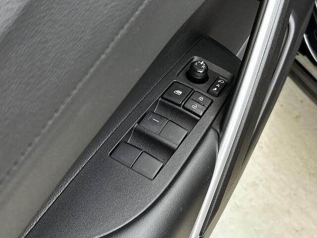 Toyota COROLLA Cross Hybrid 140 Business Plus Automaat | Trekhaak | Winterpakket | Navi | LMV