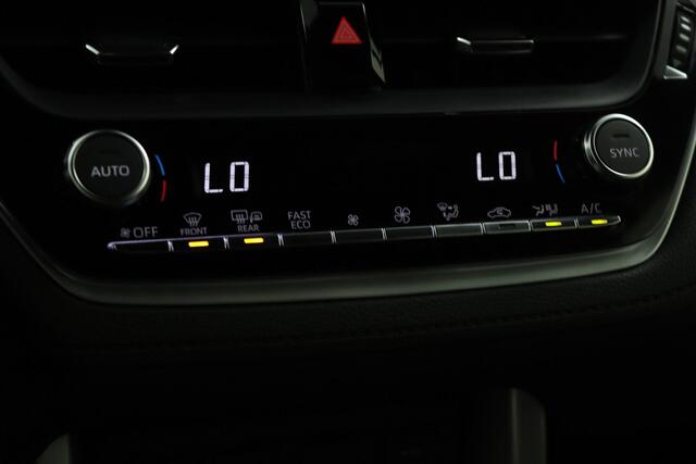 Toyota COROLLA Cross Hybrid 140 Style | Elektrisch bedienbare achterklep | Dodehoek detectie | Parkeersensoren voor en achter |