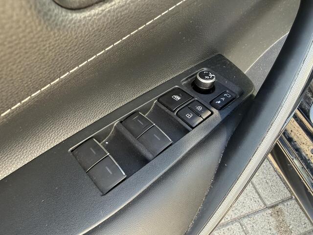 Toyota COROLLA Touring Sports 1.8 Hybrid Business Plus + trekhaak, Nederlandse auto, BTW, carplay