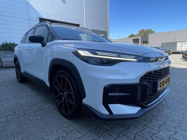 Toyota COROLLA Cross Hybrid 180 GR Sport Panodak trekhaak afneembaar