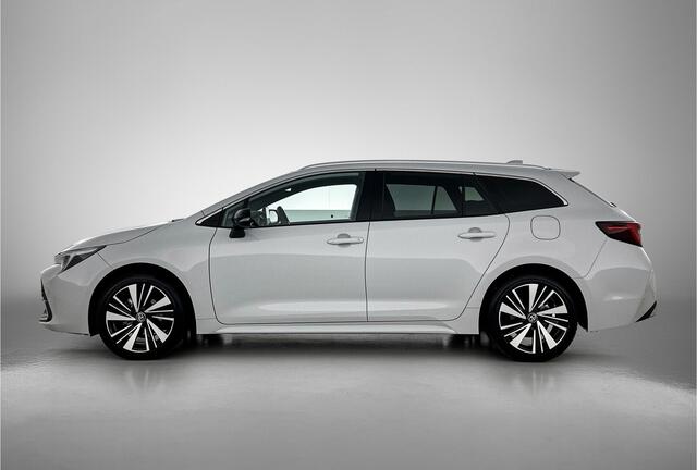 Toyota COROLLA Touring Sports Hybrid 140 Dynamic | BTW voertuig | Stoelverwarming | Parkeersensoren voor+achter | Draadloze telefoonlader | Navigatie | Apple CarPlay/Android Auto | Cruise Control Adaptive |
