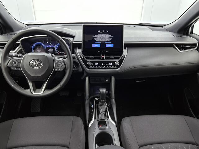 Toyota COROLLA Cross Hybrid 140 Style | BTW Voertuig | Dodehoek detectie | Parkeersensoren voor+achter | Elektrische Achterklep | Draadloze telefoonlader | Navigatie | Apple CarPlay/Android Auto | Cruise Control Adaptive |