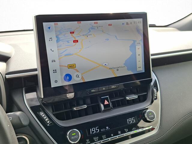 Toyota COROLLA Cross 2.0 High Power Hybrid First Edition | Dealer onderhouden | Half Lederen bekleding | Stoelverwarming | Dodehoek detectie | Parkeersensoren voor+achter | Elektrische Achterklep | Navigatie | Apple CarPlay/Android Auto | Cruise Co