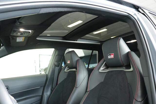 Toyota COROLLA Cross Hybrid 180 GR Sport, Plus Pack, Nieuw en in september leverbaar met €2000 inruilpremie!