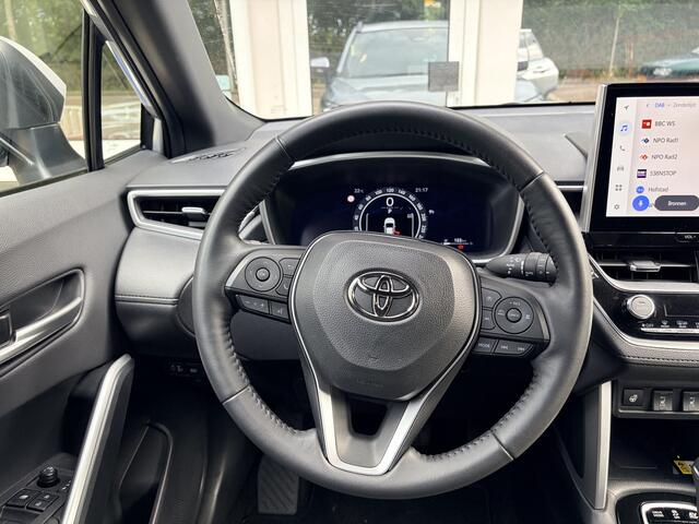 Toyota COROLLA Cross Hybrid 200 Dynamic Navi Fullmap/A.uitrijcamera/In hoogte verst.b. stoel/Airco Automat./Apple Carplay/Cruiscontrole Adapt./Keyless Start/Leder multifunction. stuur/Audio DAB/Elektr. verst.b. en verw. buitenspieg