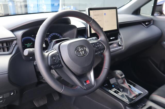 Toyota COROLLA Cross Hybrid 180 GR Sport | Stoel/Stuur Verwarming | Blindspot